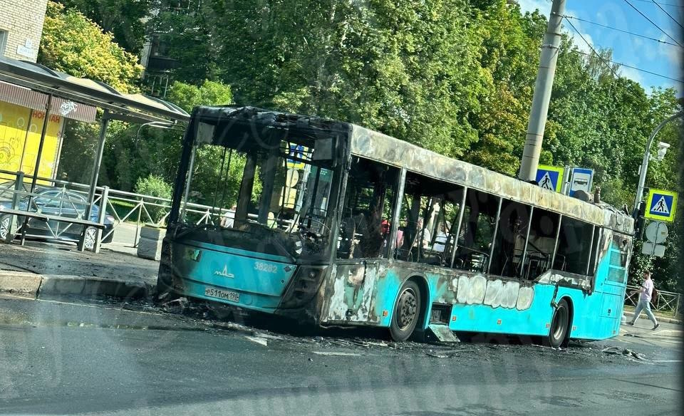 На Ланском шоссе сгорел очередной лазурный МАЗ